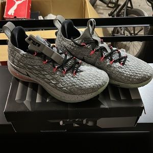 Lebron XV Low